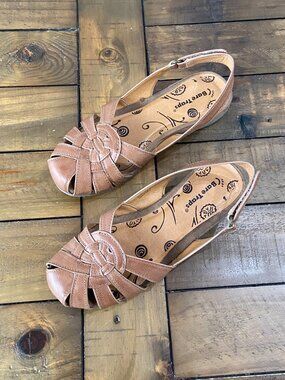 Baretraps Rinn Women's Brown Comfort Sandals Size 7M Hook & Loop Strappy